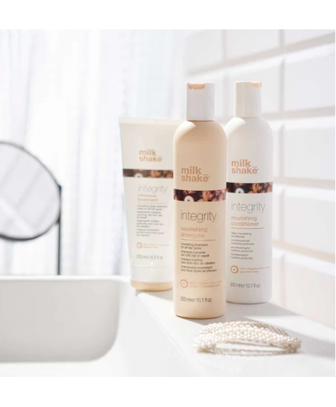 Intensywnie regenerujący szampon do włosów Milk Shake Integrity 300 ml Intensywnie regenerujący szampon do włosów Milk Shake Integrity 300 ml