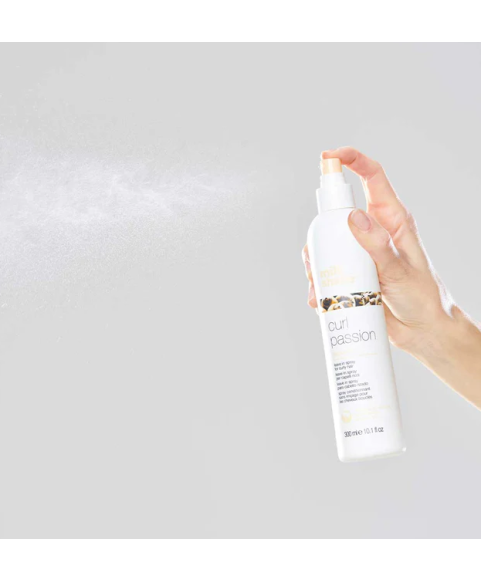Odżywka bez spłukiwania do włosów kręconych Milk Shake Curl Passion Leave-In 300 ml Odżywka bez spłukiwania do włosów kręconych Milk Shake Curl Passion Leave-In 300 ml