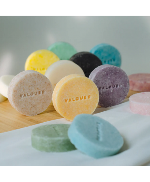 Stały szampon z ekstraktem z cytryny i cynamonu Valquer Shampoo Bar, With Lemmon And Cinnamon Extrac 50 g Stały szampon z ekstraktem z cytryny i cynamonu Valquer Shampoo Bar, With Lemmon And Cinnamon Extrac 50 g